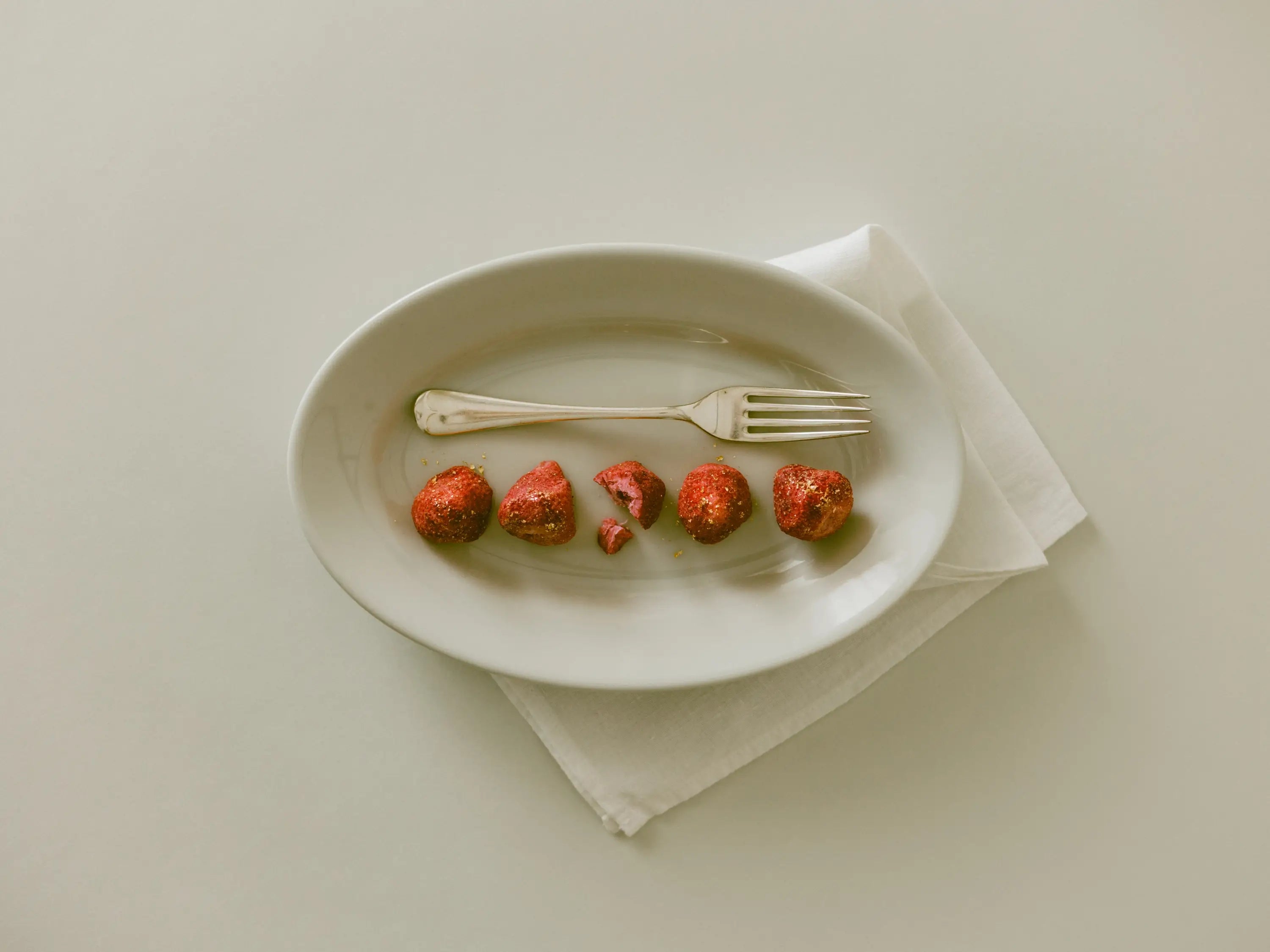 Blessed Strawberries – A Gilded Harmony of Flavor